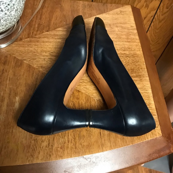 Salvatore Ferragamo Shoes -Size -7/ AA Colors Navy & Black-Good Condition - Picture 5 of 16